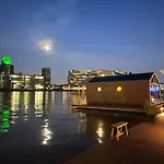 Σπίτι διακοπών Wikkelboats At Floating Rijnhaven *
