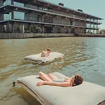 Wikkelboats At Floating Rijnhaven Σπίτι διακοπών