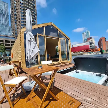 Wikkelboats At Floating Rijnhaven Roterdão