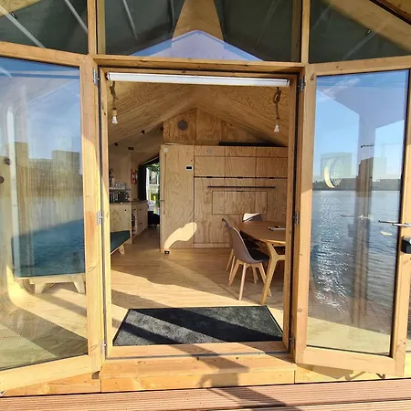 Casa de Férias Wikkelboats At Floating Rijnhaven Roterdão