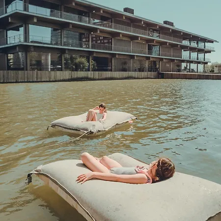 Wikkelboats At Floating Rijnhaven Vakantiehuis