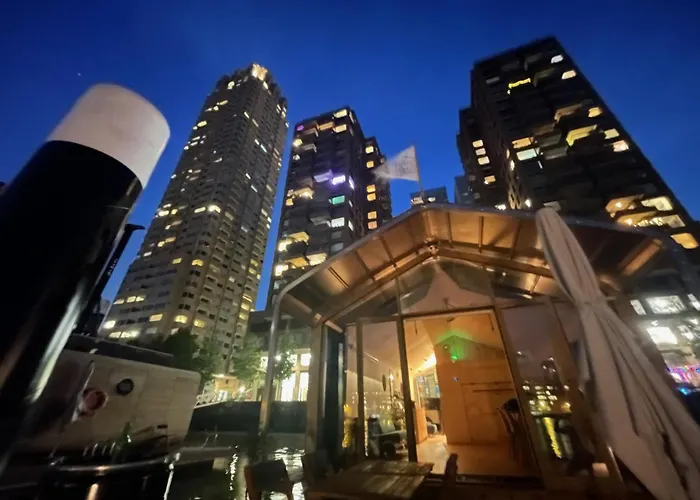 Wikkelboats At Floating Rijnhaven * Roterdão