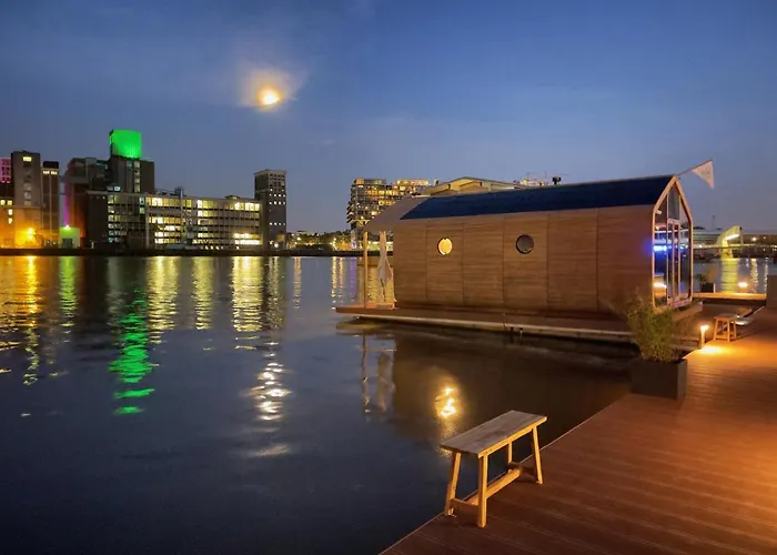 Wikkelboats At Floating Rijnhaven Roterdão