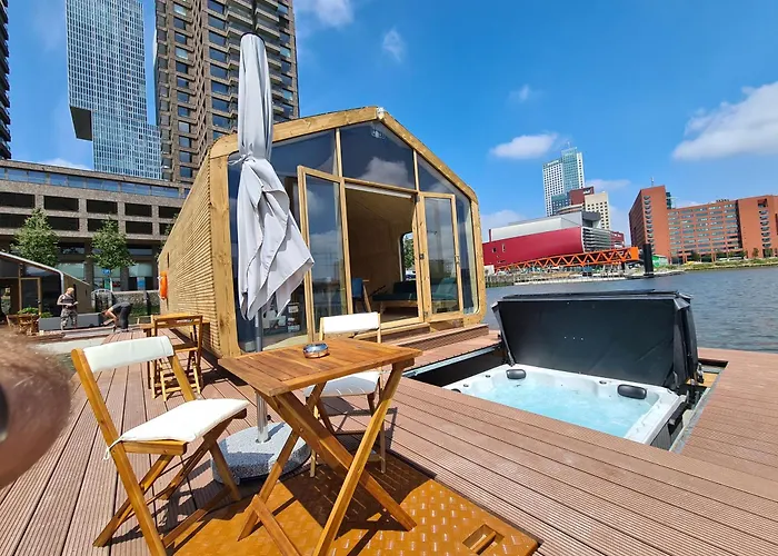 Wikkelboats At Floating Rijnhaven Roterdão