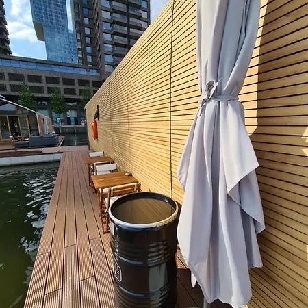 Wikkelboats At Floating Rijnhaven 펜션